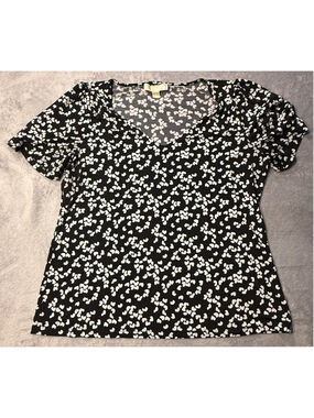 Michael Kors Women's Black and White Heart Print Short Sleeve V-Neck Lrg